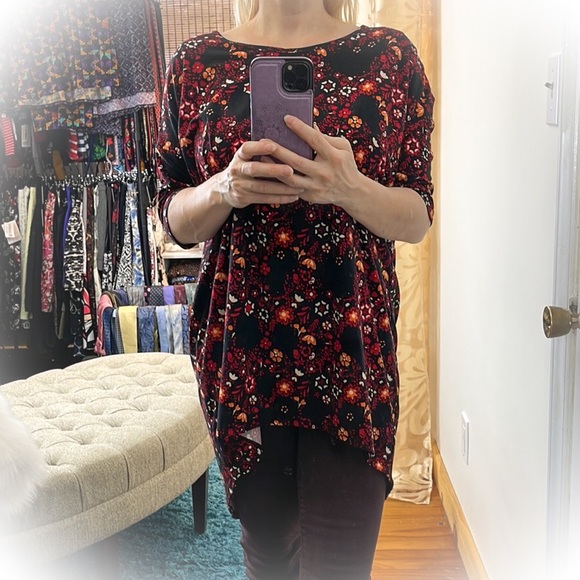 💕Like New Gorgeous Red Floral Lularoe Irma Tunic Top💕 - Picture 9 of 11